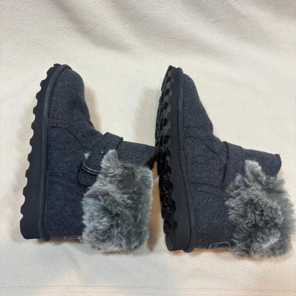 NWOT Bearpaw Womens Sz 7 Charcoal Gray‎ Wool Faux Fur Trim Buckle Ankle Boots